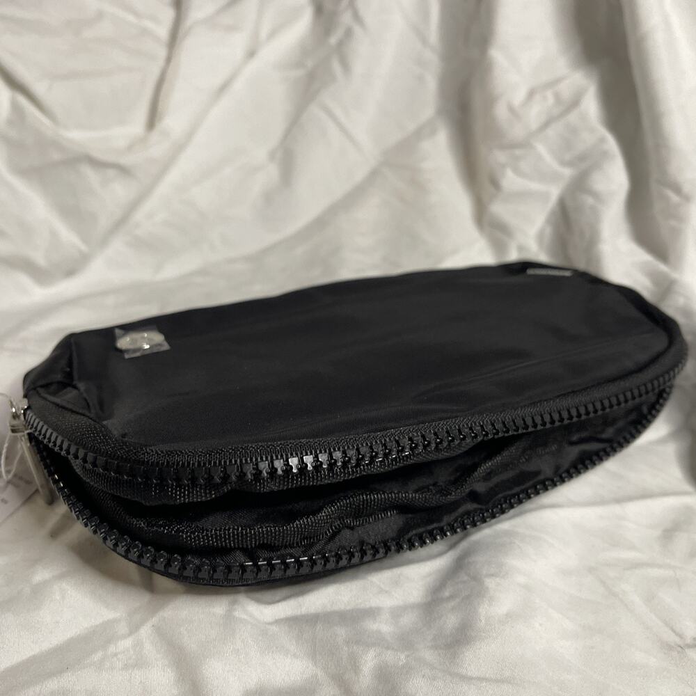Lululemon Everywhere Unisex Black Belt Bag Crossbody Versatile Travel Fanny Pack - Picture 9 of 10